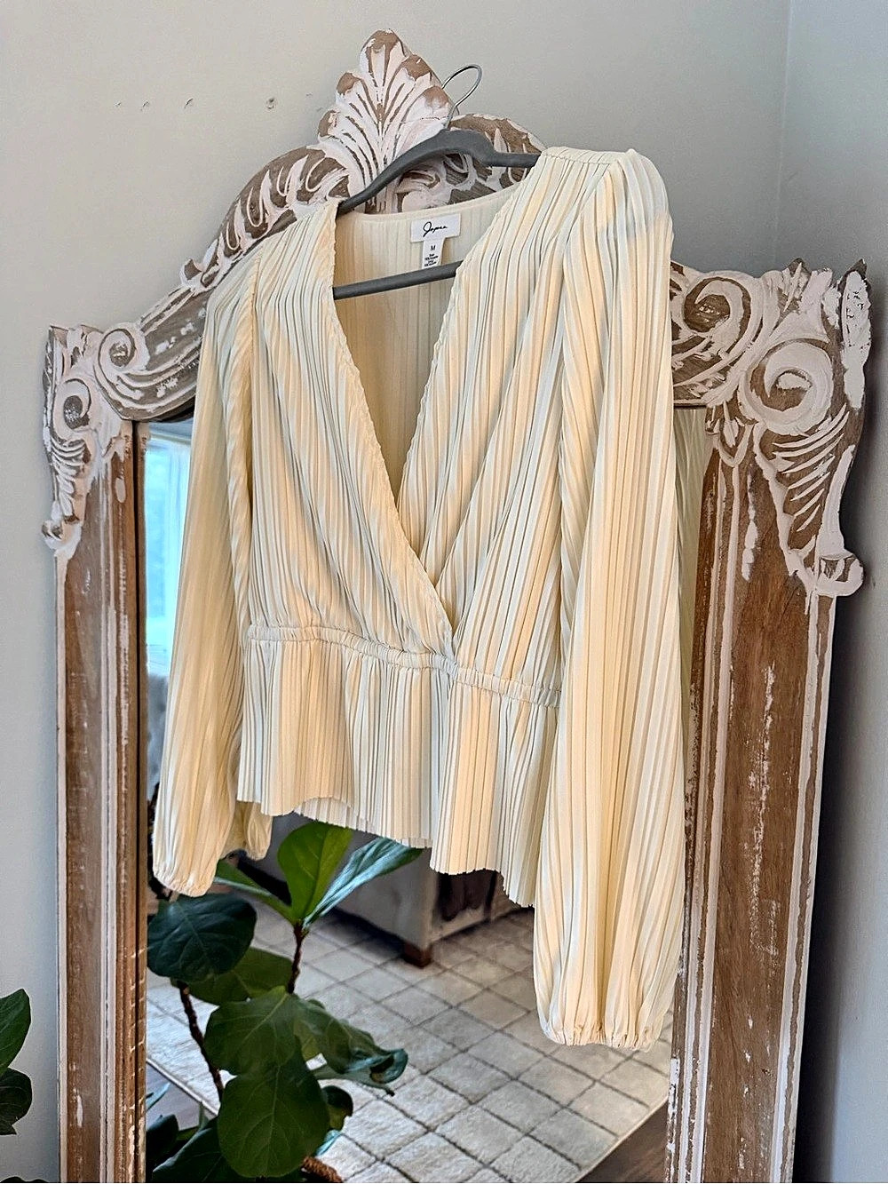 Juna Pleated V-Neck Blouse in Cream Medium Like New